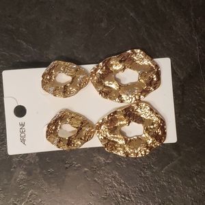 Beautiful gold tone earrings